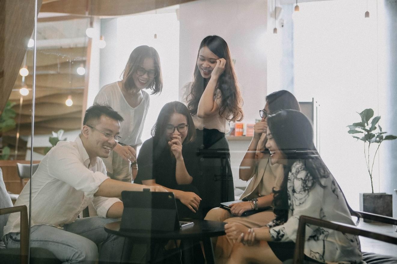 Thi truong tuyen dung nganh bao hiem van soi dong du dang dich? hinh anh