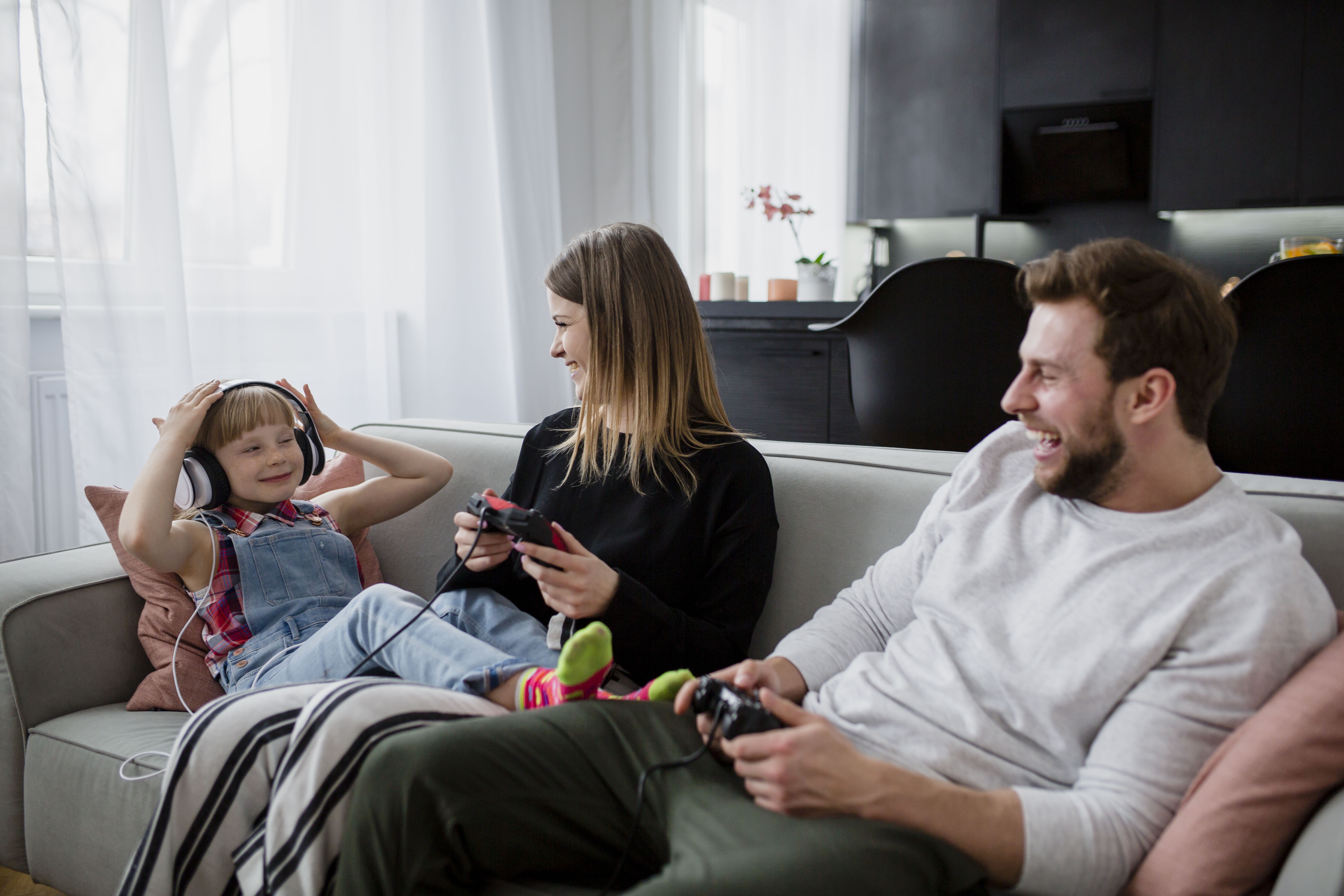 Cong dong game thu huong ung 'choi cung nhau, day lui Covid-19' hinh anh