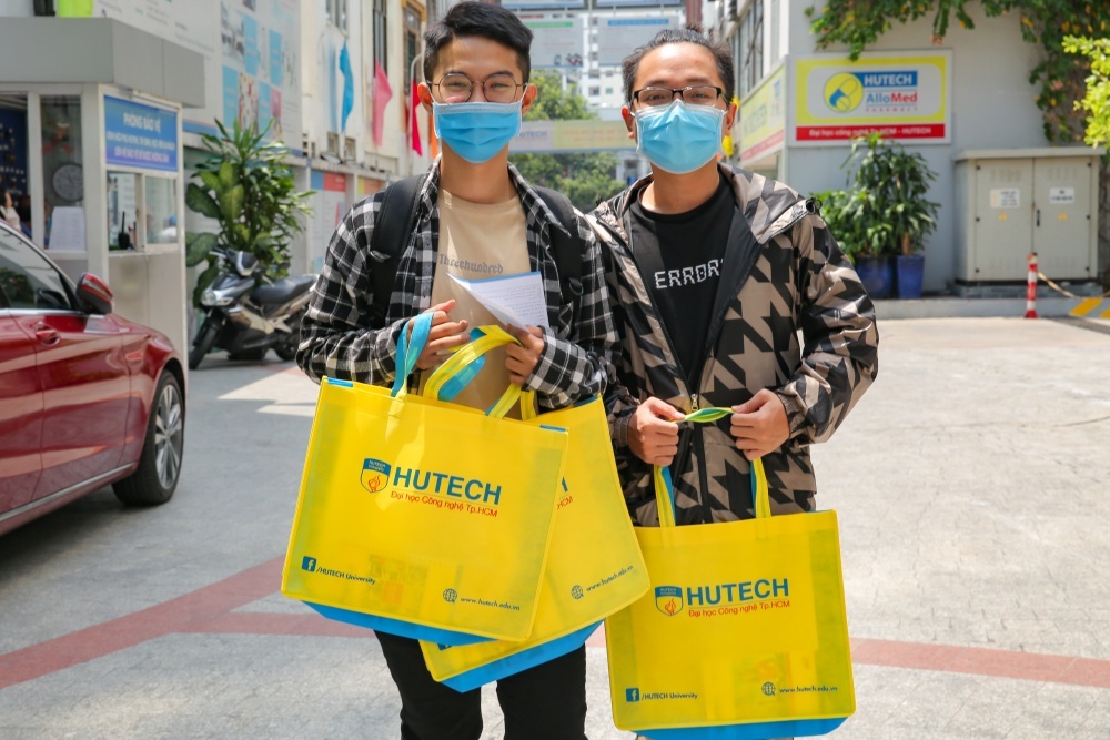 Hutech anh 2