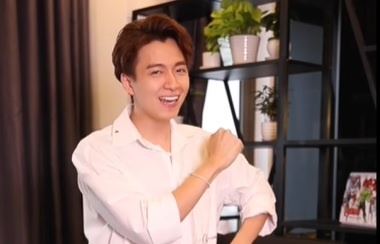 Sao Viet huong ung trao luu lac quan mua cach ly hinh anh