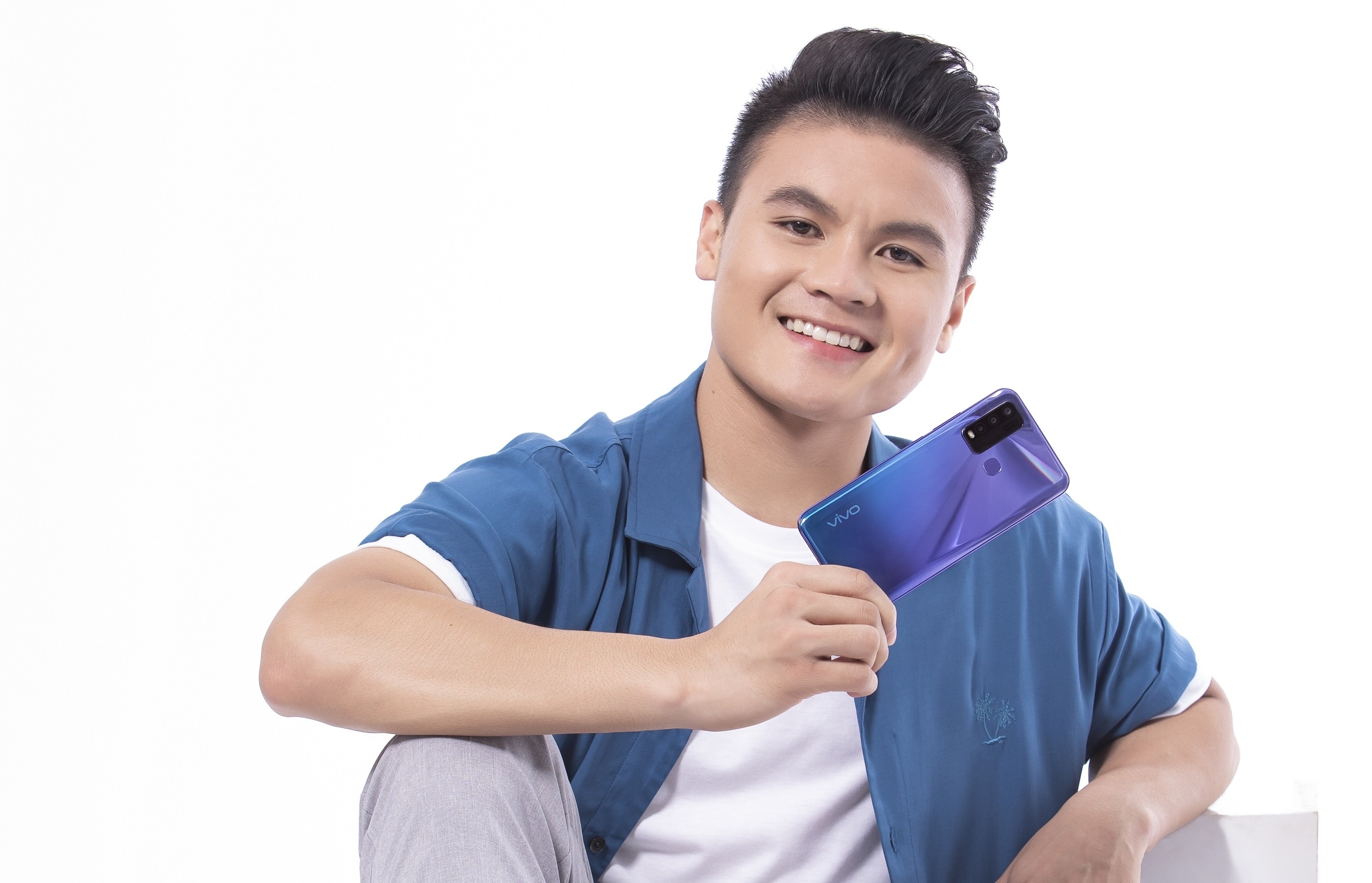 vivo Y50 ra mat tai Viet Nam, Quang Hai tiep tuc la dai su thuong hieu hinh anh