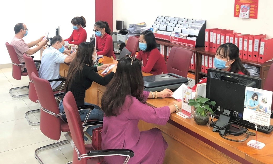 Agribank co cau lai no cho 15.000 khach hang anh huong boi Covid-19 hinh anh