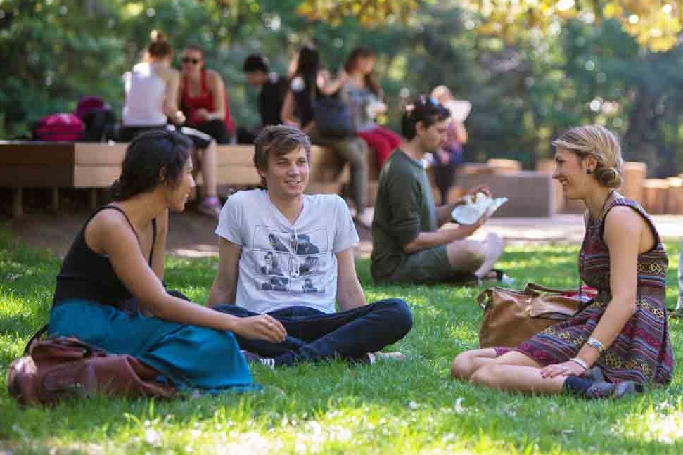 Tham gia hoi thao truc tuyen voi University of Wollongong, UOW College hinh anh