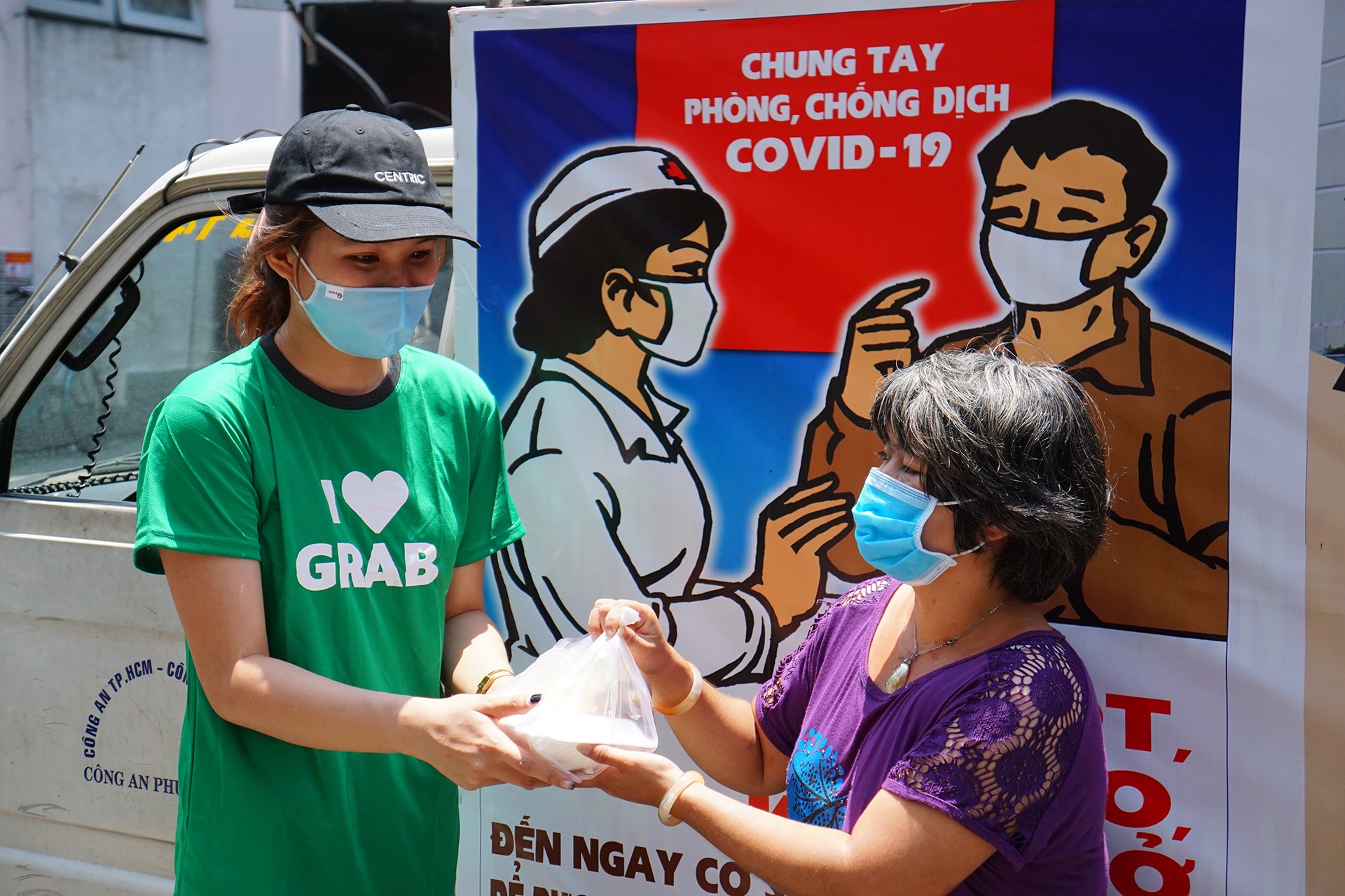 21.800 suat an mien phi den tay nguoi ngheo trong mua dich Covid-19 hinh anh