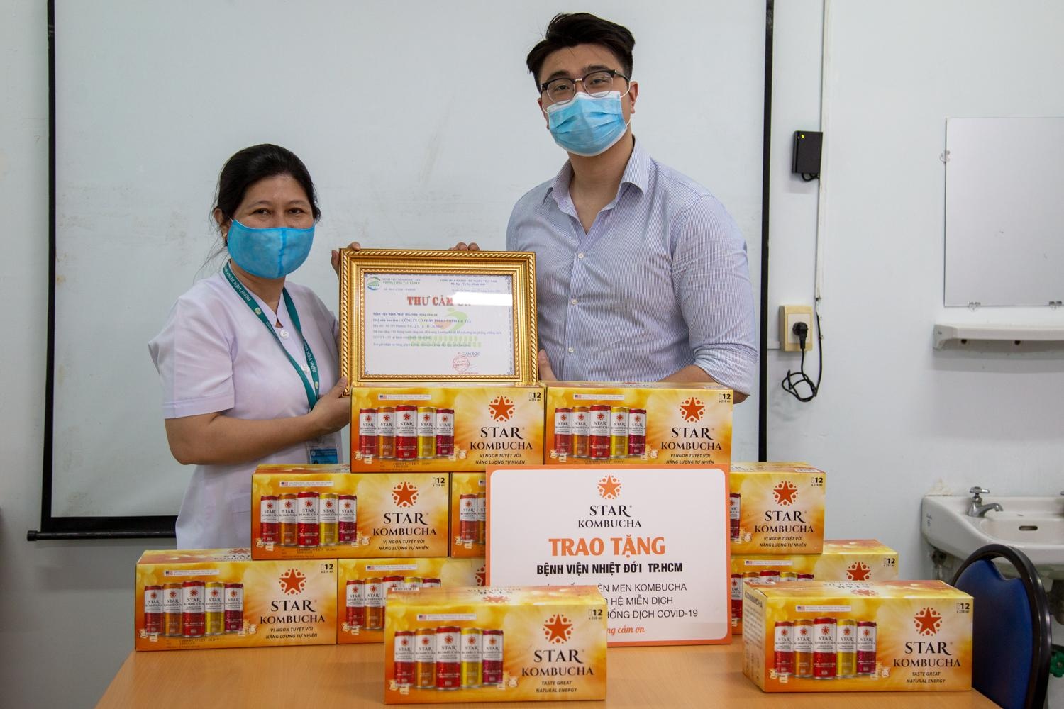 Star Kombucha tang 18.000 lon nuoc uong cho cac y bac si tai TP.HCM hinh anh