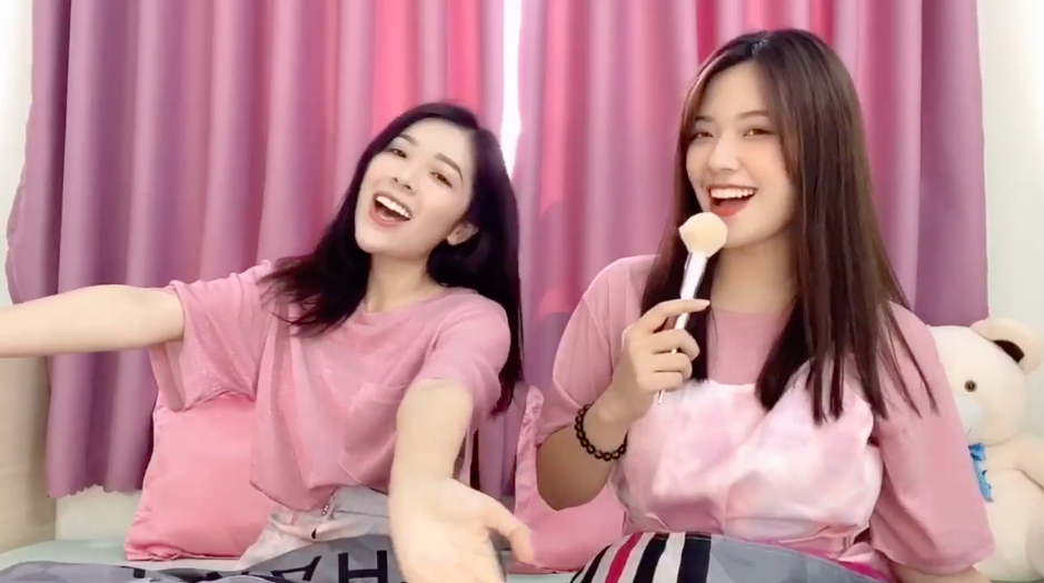 Dan ca si, hot streamer cover nhac cam on y bac si chong dich hinh anh