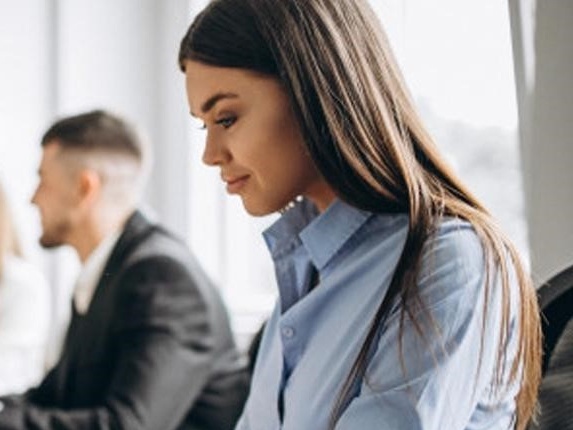 Ho tro tuyen dung nhan su cho doanh nghiep sau mua dich hinh anh