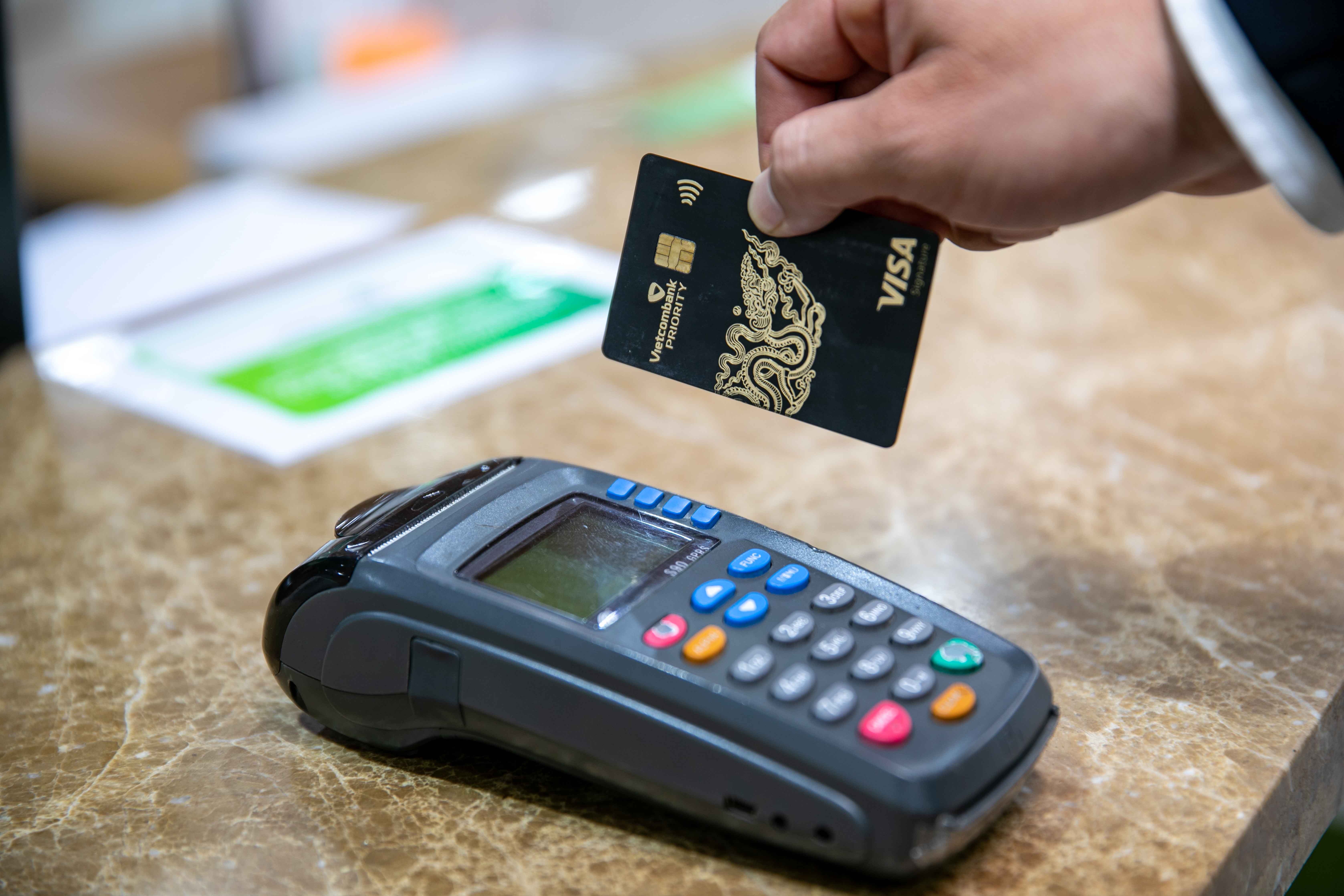 Vietcombank ho tro khach hang anh 2