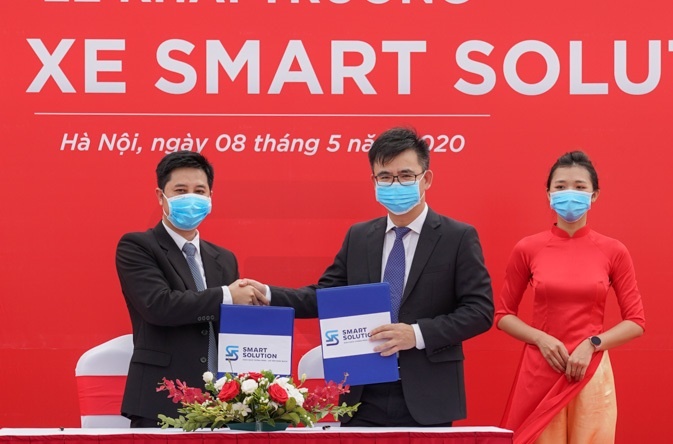 VinFast khai truong sieu thi xe, ho tro doi cu lay moi hinh anh