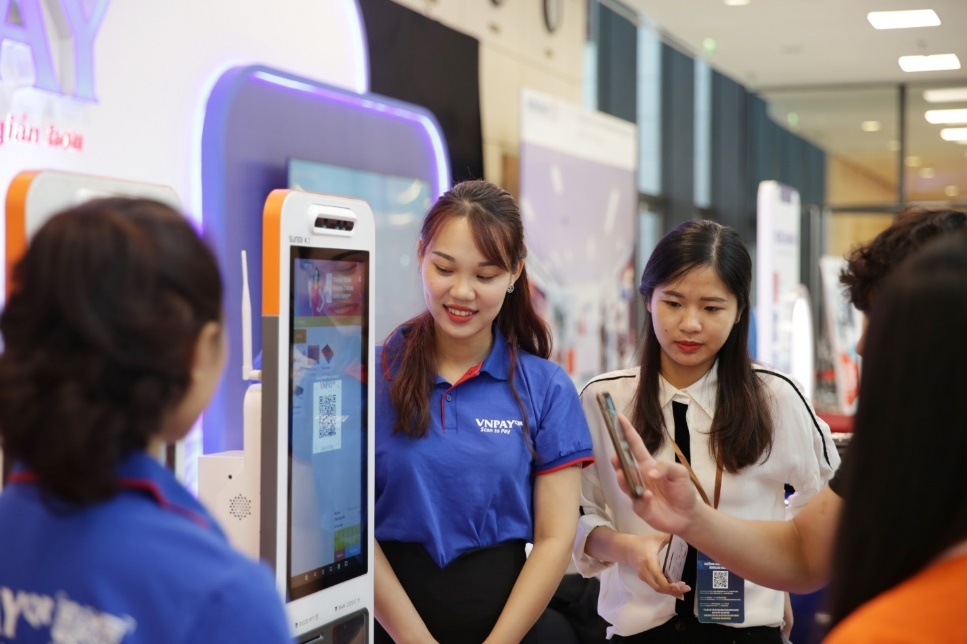 'Ong lon' fintech mien phi dich vu ho tro doanh nghiep nho phuc hoi hinh anh