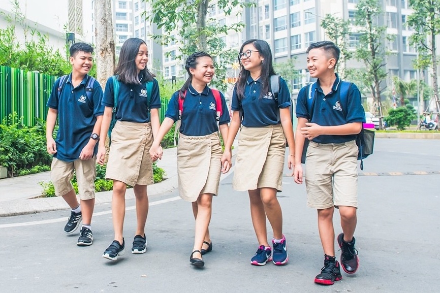 Vi sao cac gia dinh tre chuong mua nha lien truong hoc? hinh anh