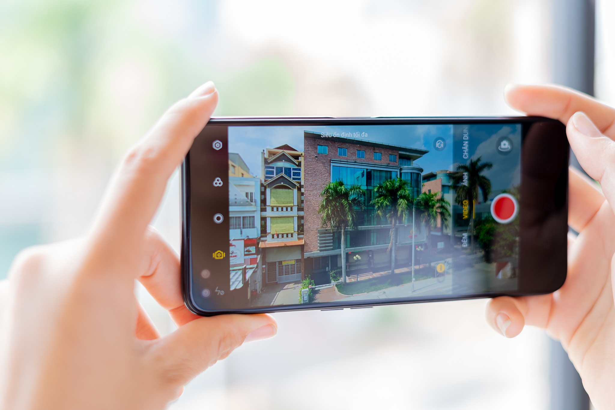 Quay vlog, chup anh dep hon voi 4 tinh nang cua Realme 6 Pro hinh anh