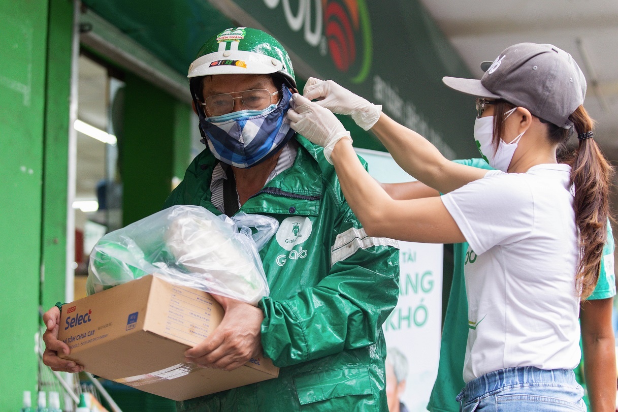 Giam doc GrabBike: ‘Dich Covid-19 la luc chung ta giup do lan nhau' hinh anh