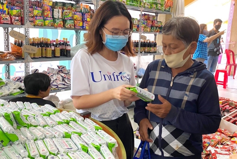 Taisun Viet Nam tang hang nghin goi khan uot con trong mua dich hinh anh