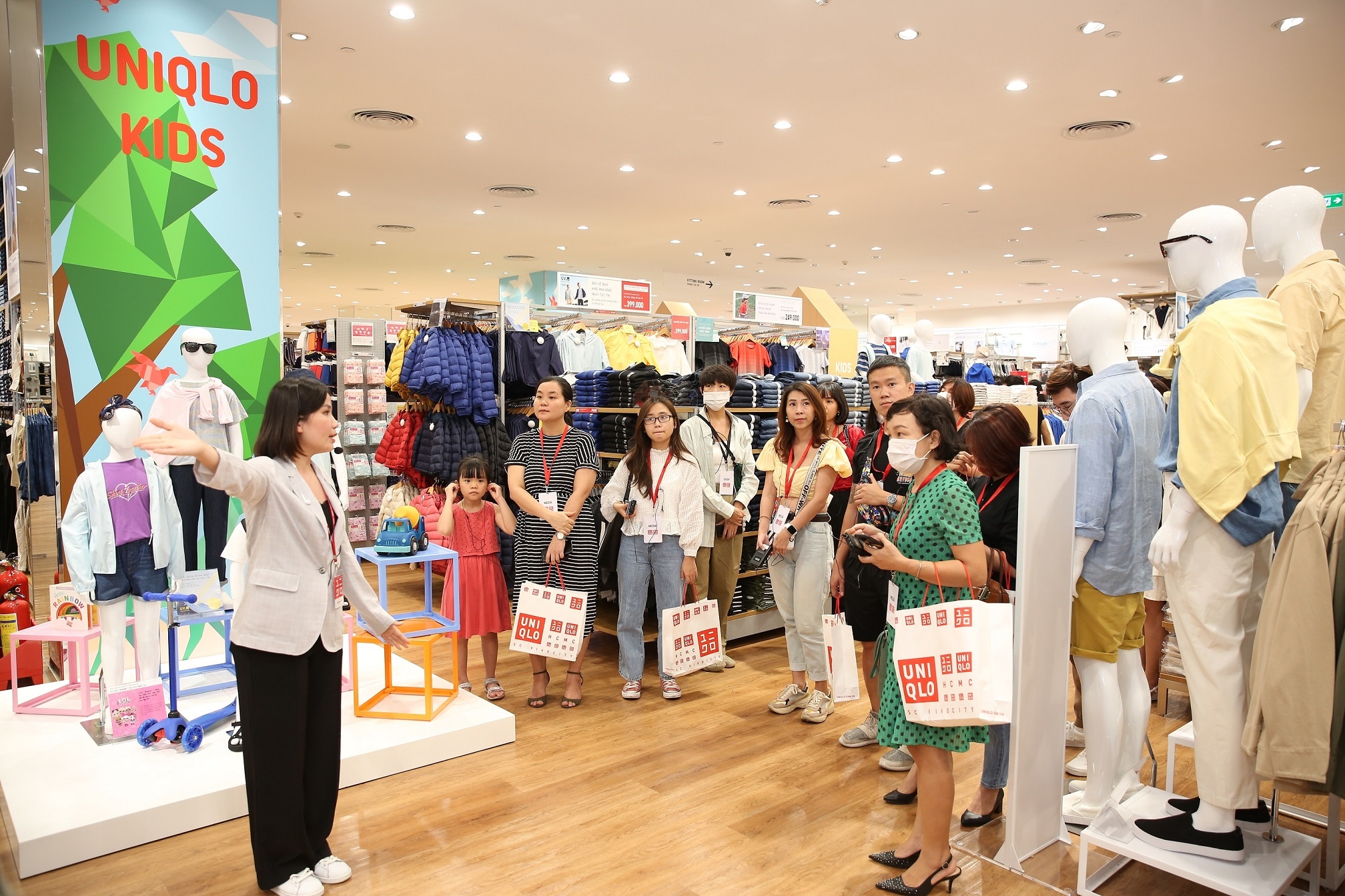 Uniqlo Viet Nam anh 2