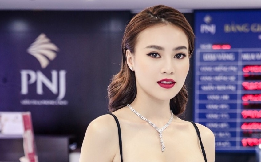 Ninh Duong Lan Ngoc khoe 'ho chieu' moi tren mang xa hoi hinh anh