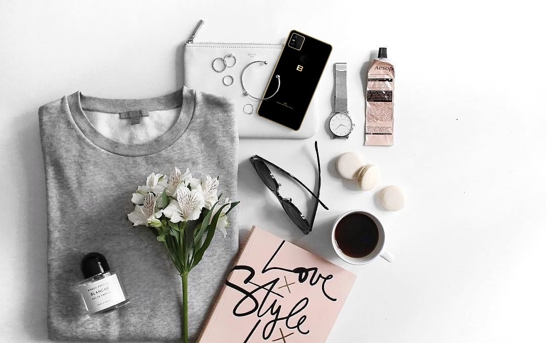 Nang hang phong cach voi loat item toi gian hinh anh