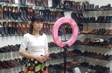 Co giao Ninh Binh livestream ban hang, uoc mo dua lang nghe vuon xa hinh anh