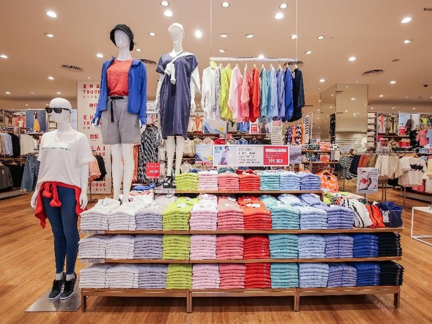 Khai truong cua hang thu 3, vi sao Uniqlo van duy tri suc hut? hinh anh