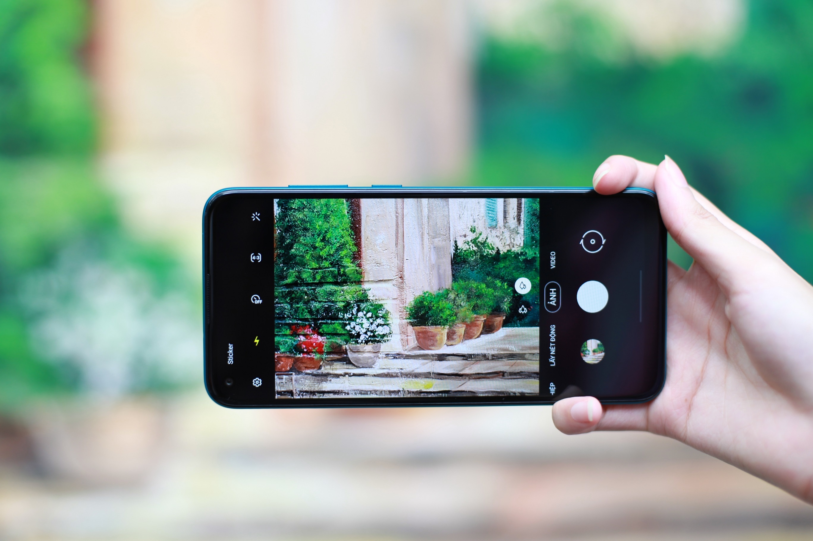 smartphone gia re pin khoe choi game anh 11