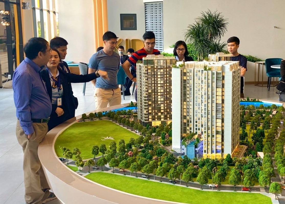 Nha mau du an d'Lusso don hang tram khach tham quan hinh anh