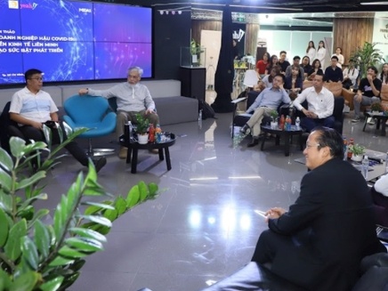 Doanh nhan ban cach kiem soat chi phi, lien minh sau mua dich hinh anh