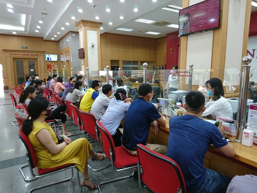 Agribank mien giam, ha lai suat cho 29.000 khach hang kho khan vi dich hinh anh
