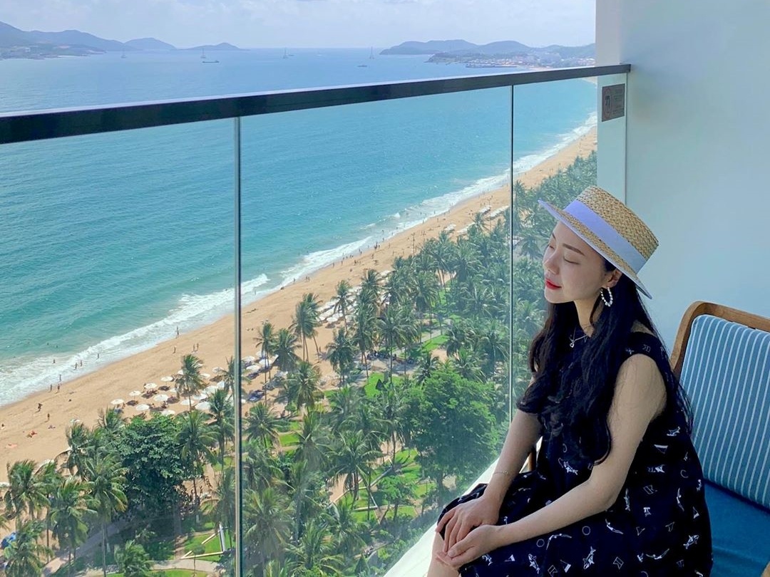 Ngam binh minh Nha Trang tu khu can ho khach san 5 sao hinh anh