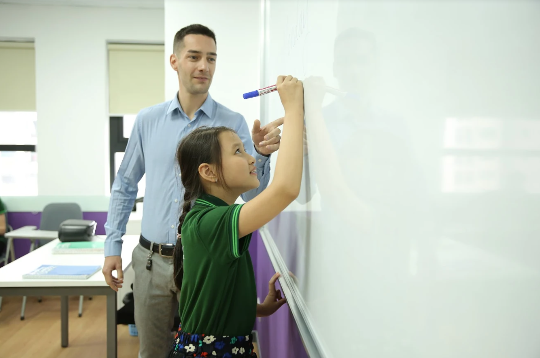 Cach lay lai tinh than hoc tap cho tre sau ky nghi dai hinh anh