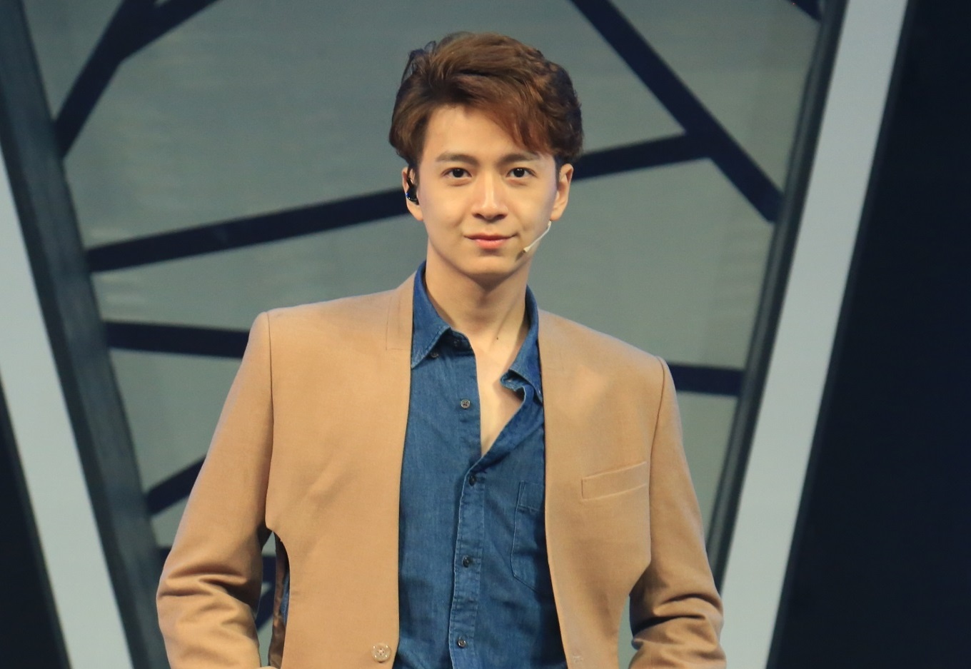 Ngo Kien Huy nguong ngung khi duoc khen dep trai hinh anh