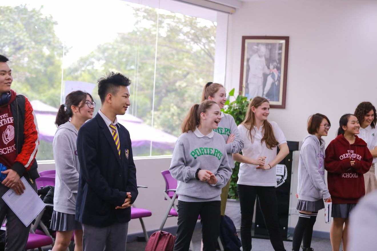 Pho thong lien cap Olympia anh 1