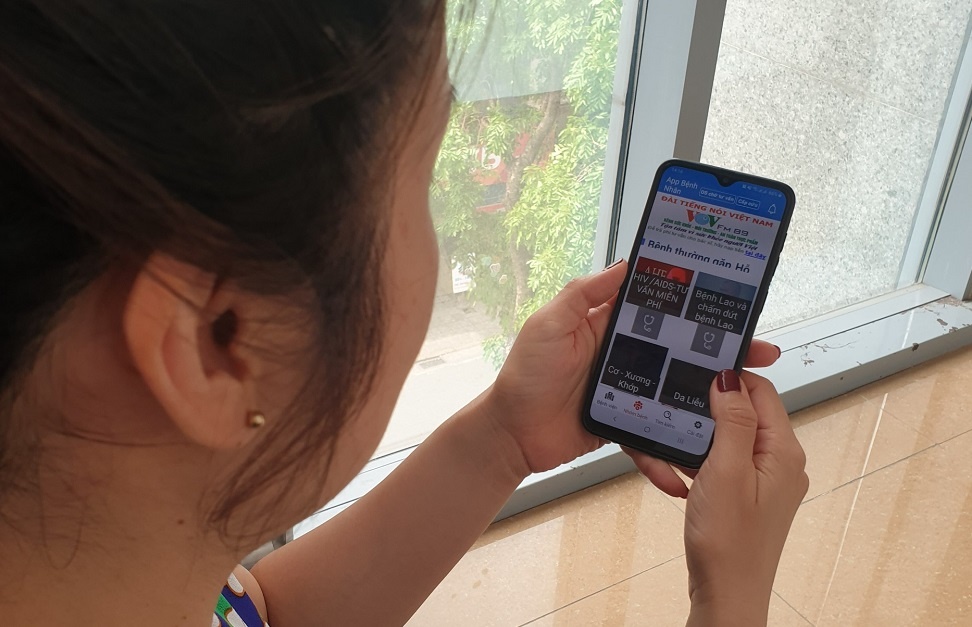 Bac si tu van chua benh tu xa qua video call hinh anh