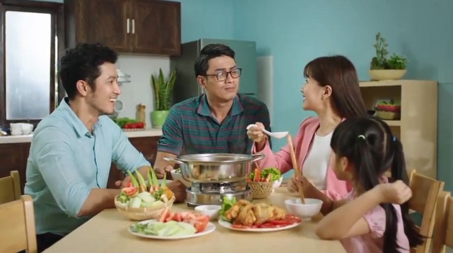 Hinh anh xuc dong ve cha va con gai trong  clip 'Vi cua yeu thuong' hinh anh