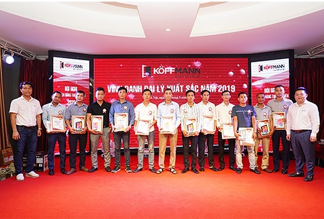 Cửa thép vân gỗ ảnh 4 Cua thep van go anh 4