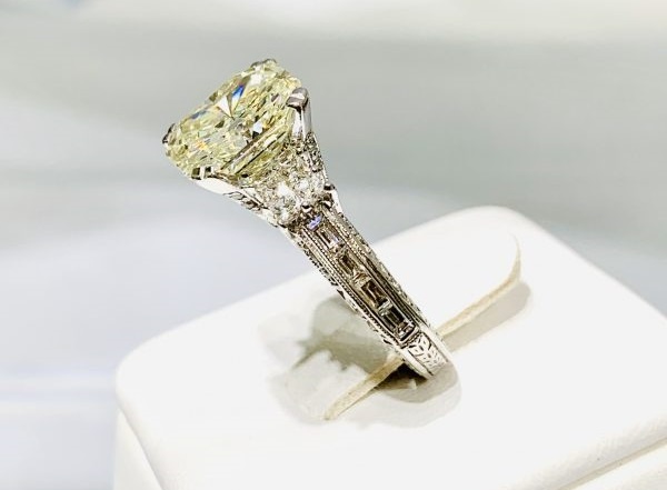 Chon kim cuong nhap khau tai An Thu The Diamond Store hinh anh