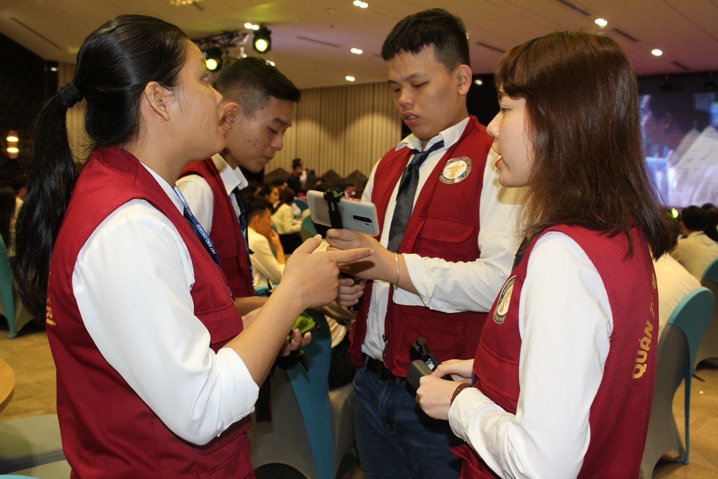 Trung cap Viet Giao anh 4