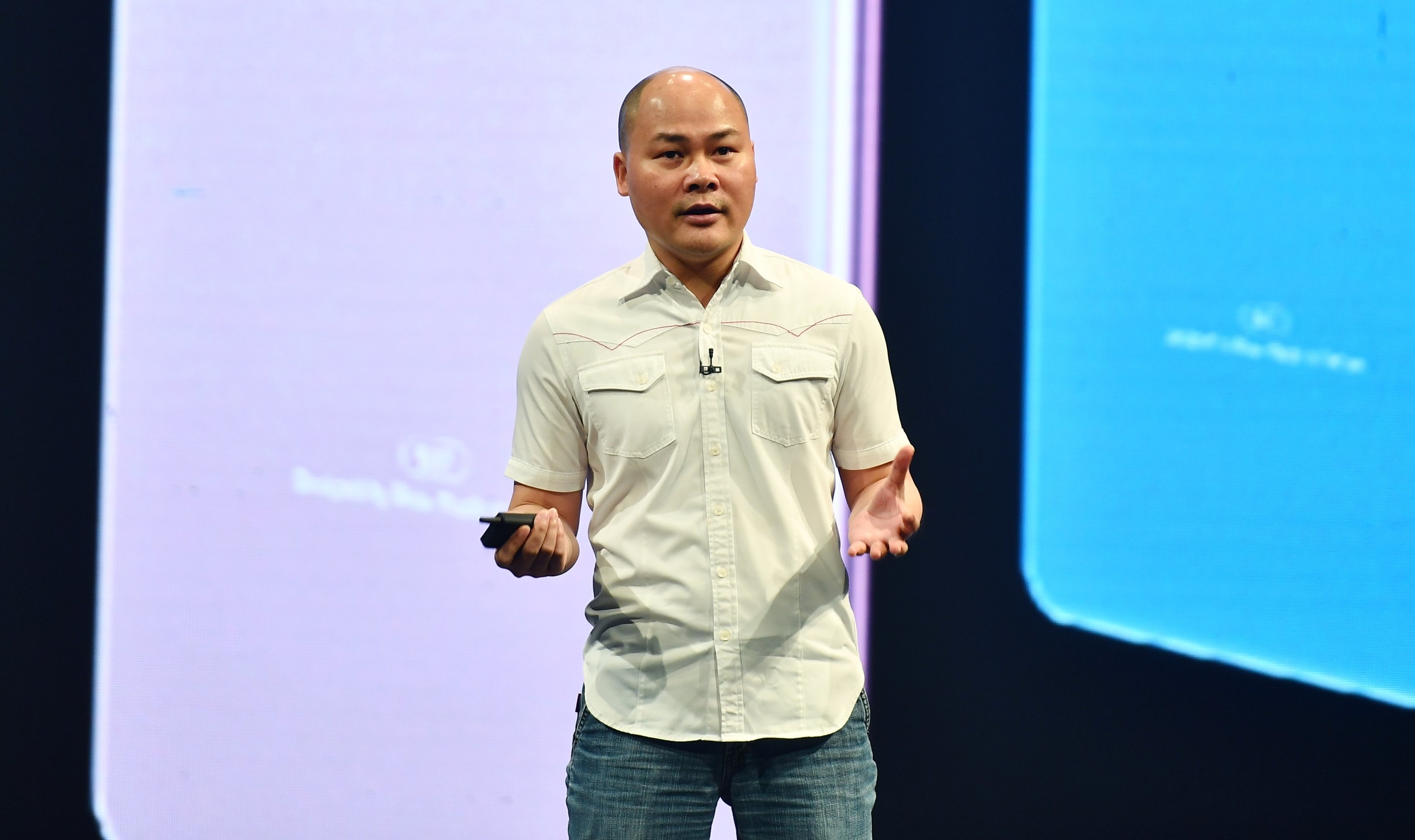 CEO Nguyen Tu Quang he lo thong tin ve smartphone gia re hinh anh