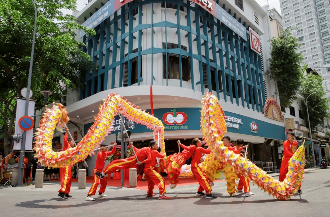 Cafe Central Nguyen Hue mang den trai nghiem thu vi tai dia diem moi hinh anh