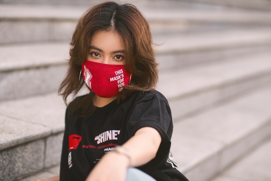 Dan sao Viet selfie voi khau trang, lan toa thong diep vi cong dong hinh anh