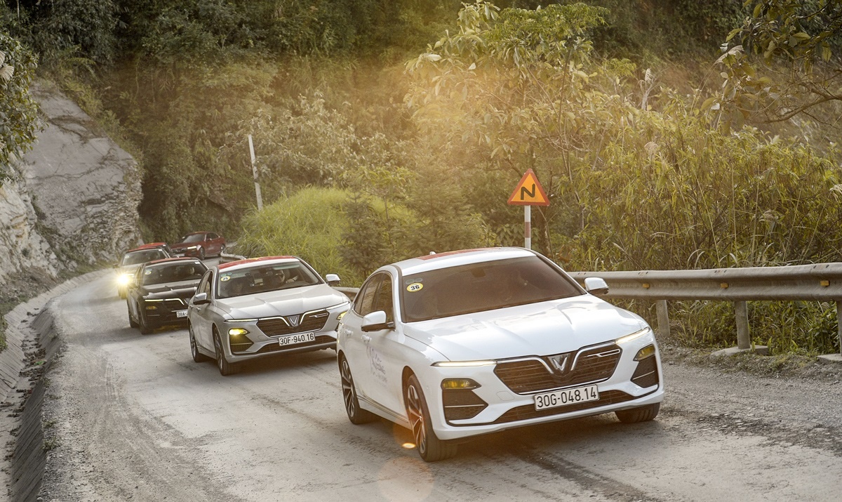 Can tra them nhung loai phi gi de oto duoc lan banh? hinh anh