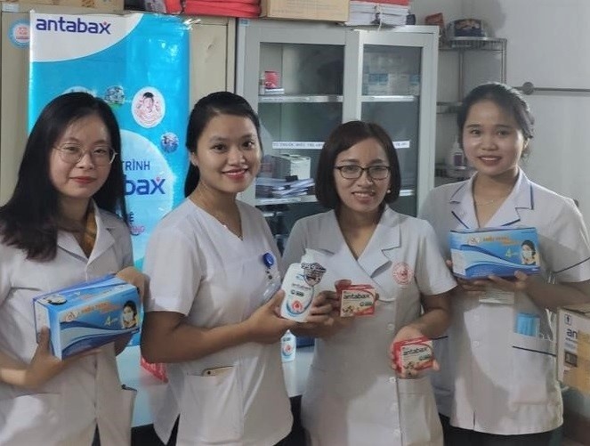 Antabax gay quy cho Benh vien Do Luong qua du an '500 phut yeu thuong' hinh anh