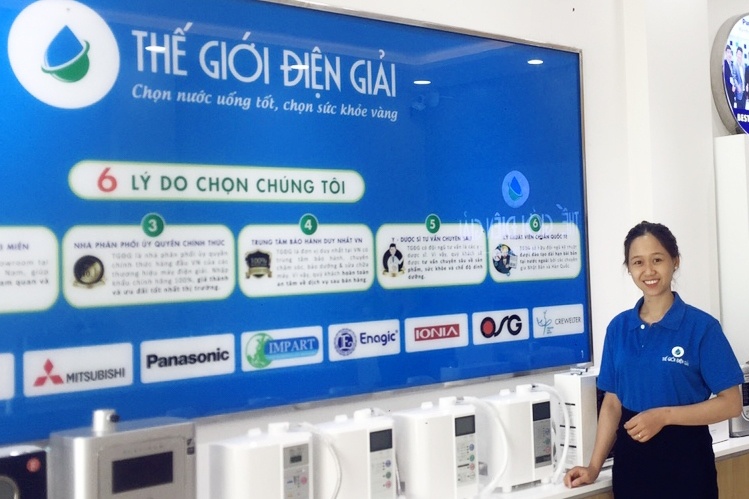 May loc nuoc kangen Impart chay hang tai The Gioi Dien Giai hinh anh