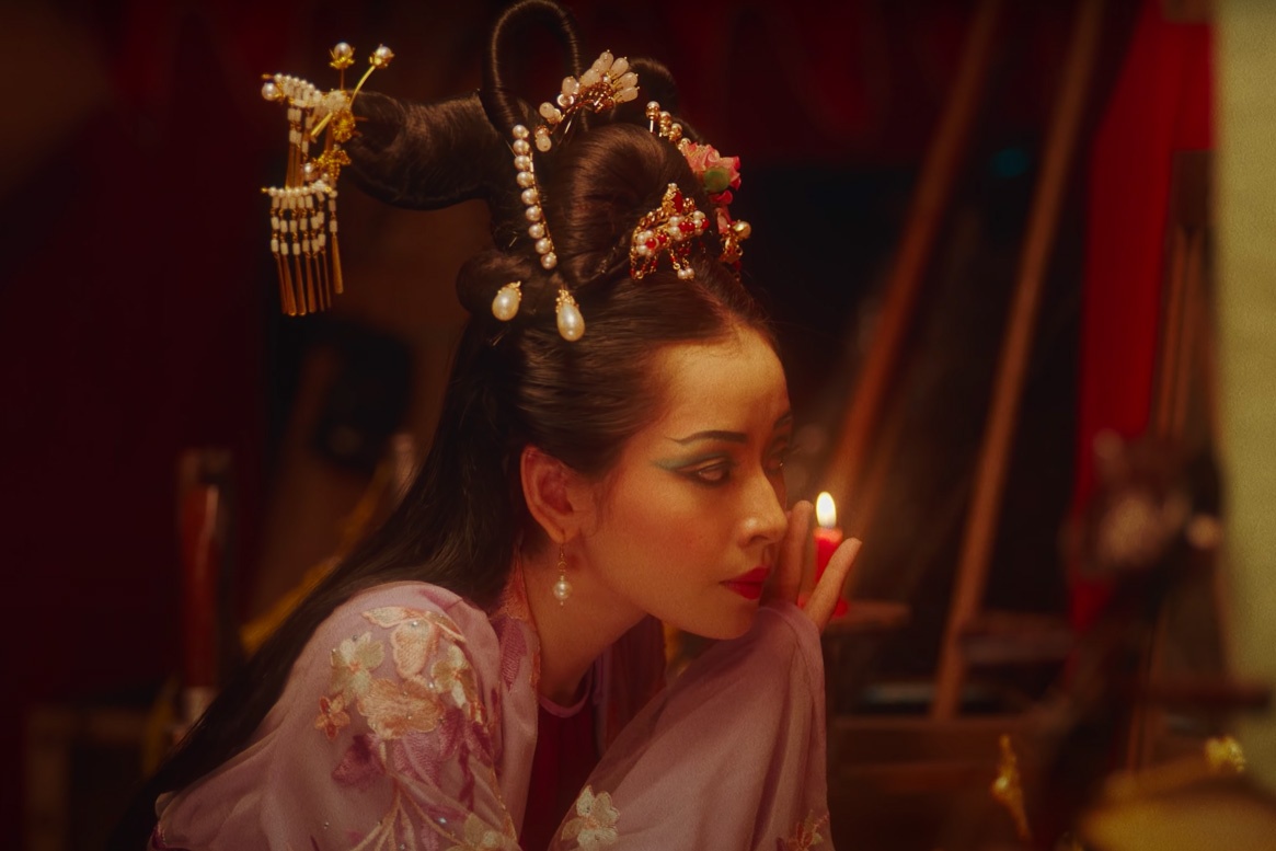 Dan mang hao hung tim diem chung giua 2 MV Viet vua ra mat hinh anh