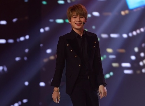 Jack va Chi Pu lan dau hat live ban hit moi tai dai hoi am nhac hinh anh