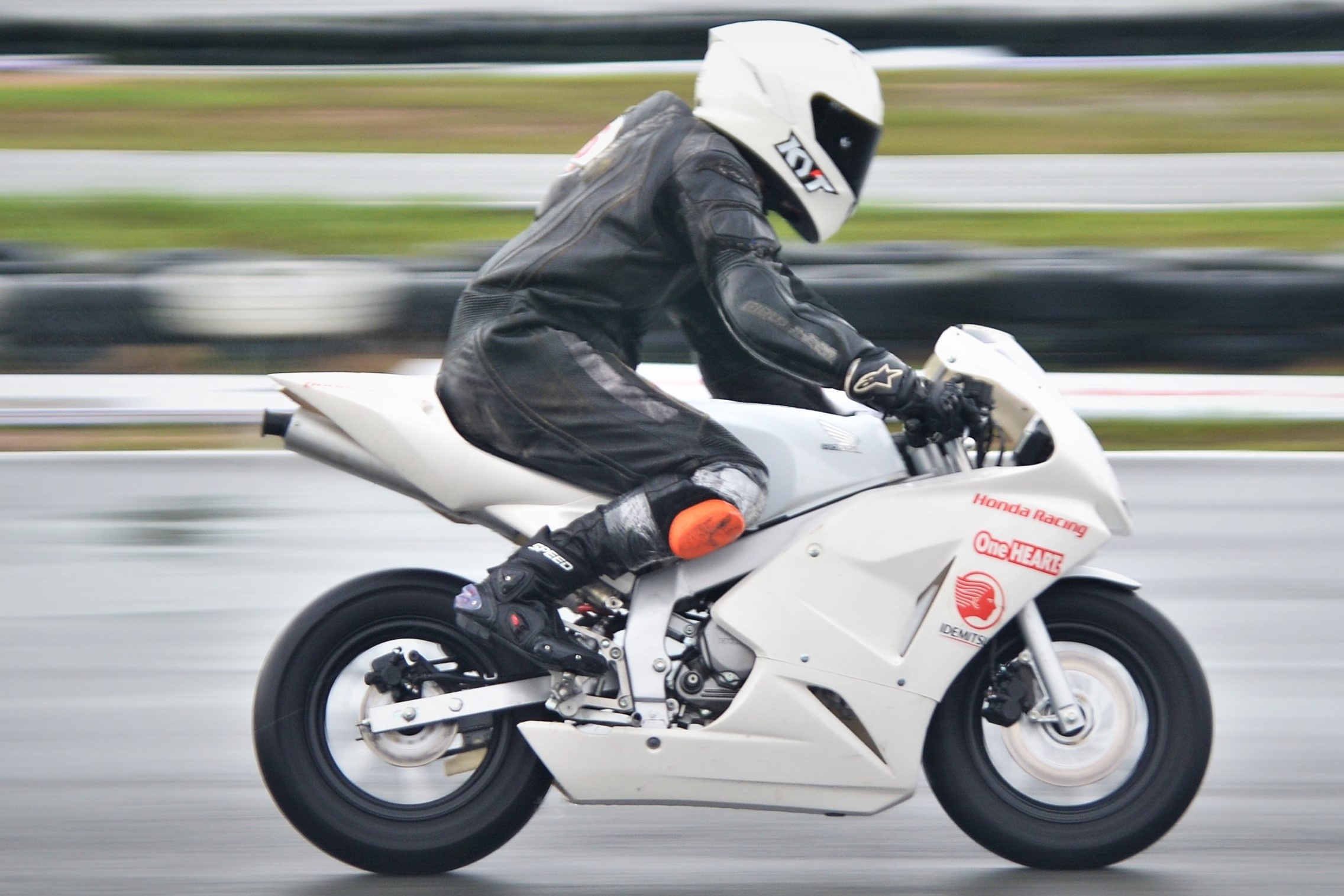 Giai dua xe dau tien cho tay dua duoi 18 tuoi o VN hinh anh