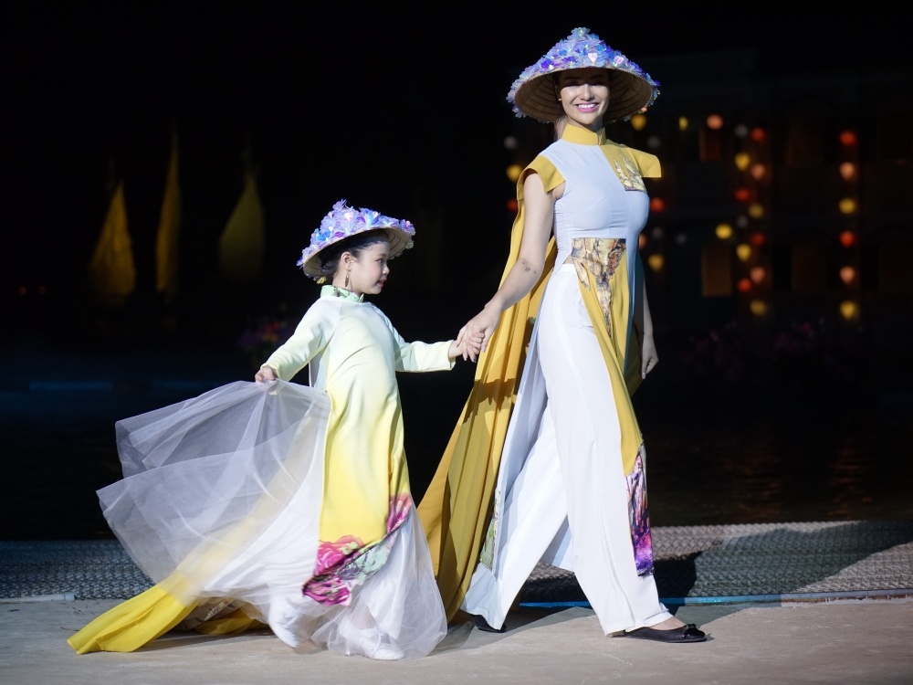 18 BST ao dai danh thang xuat hien tren san khau 'Ky uc Hoi An' hinh anh