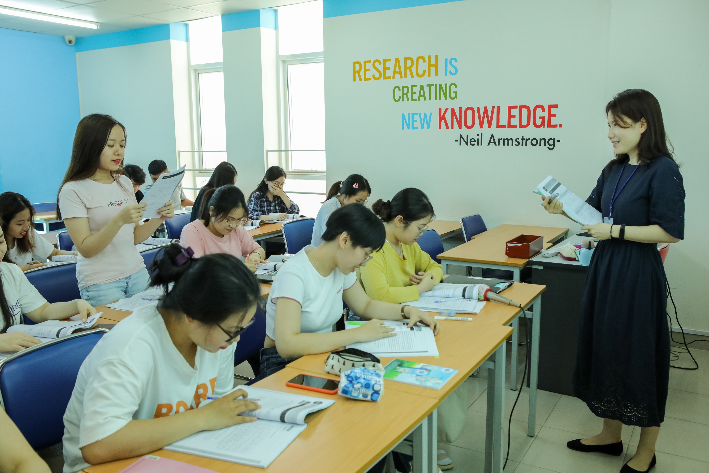 Sinh viên ngành ngôn ngữ ảnh 4 Sinh vien nganh ngon ngu anh 4