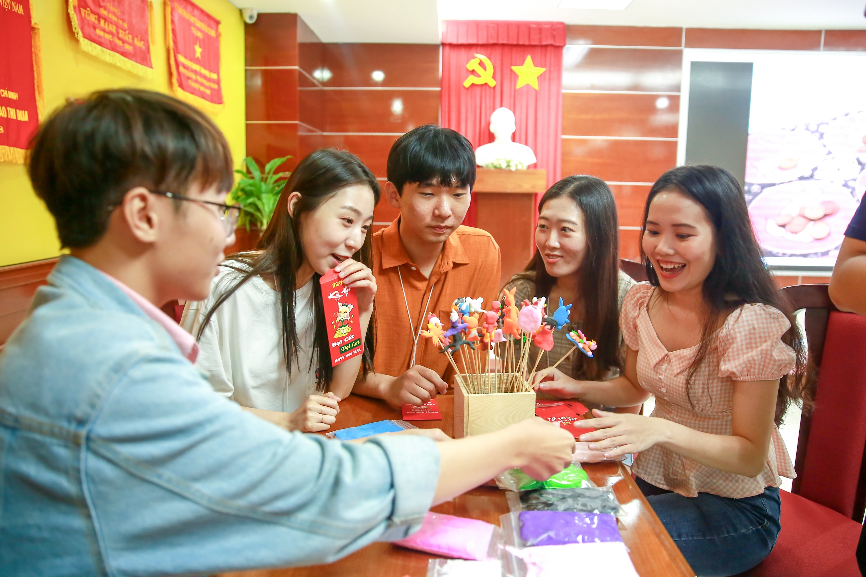 Sinh viên ngành ngôn ngữ ảnh 9 Sinh vien nganh ngon ngu anh 9