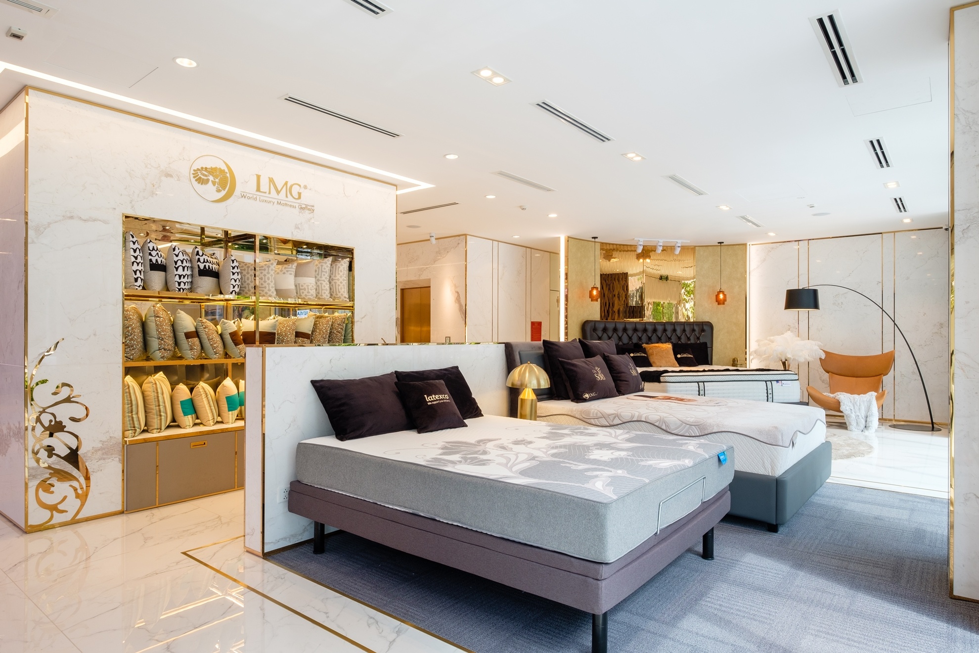 Hoa hau VN toan cau chia se bi quyet lay long phu huynh khi xa nha hinh anh