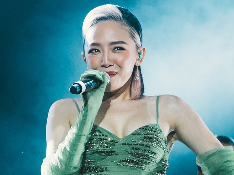 'Sao ao' Toc Tien xuat hien, tuong tac nhiet tinh khi fan than nong hinh anh